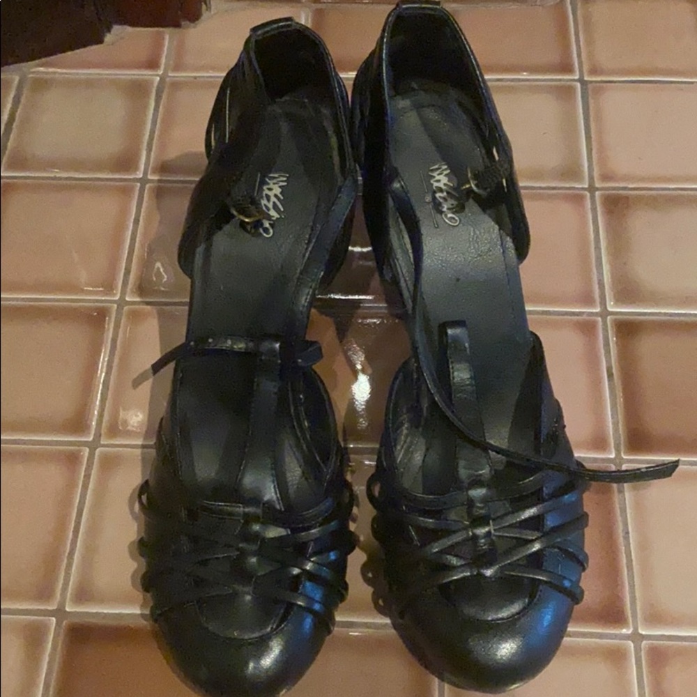 Black strappy Mossimo wedges size 10